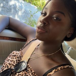 Meet your Posher, Sparkle